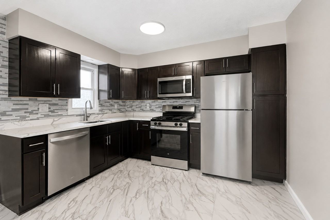 54 Farquhar Ave Apt 1 - Photo 6 of 15