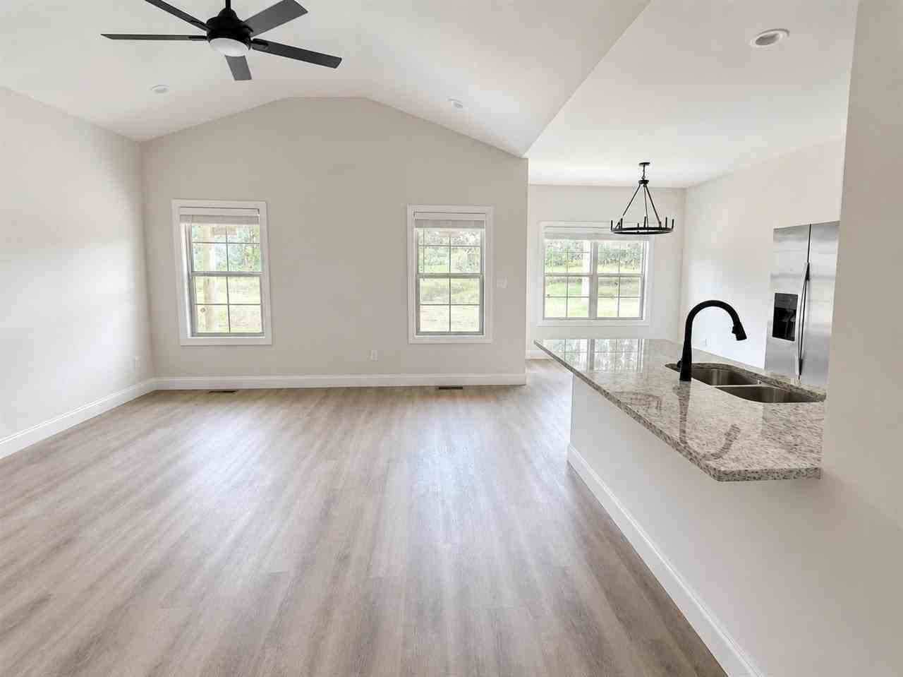 223 Marley St - Photo 2 of 9