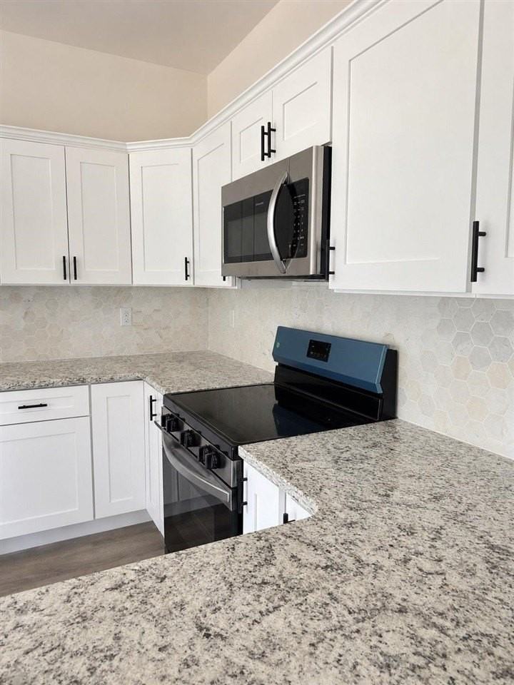 223 Marley St - Photo 4 of 9