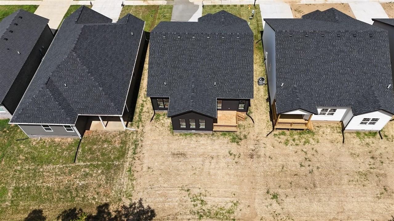 1177 Shallowford St - Photo 2 of 3