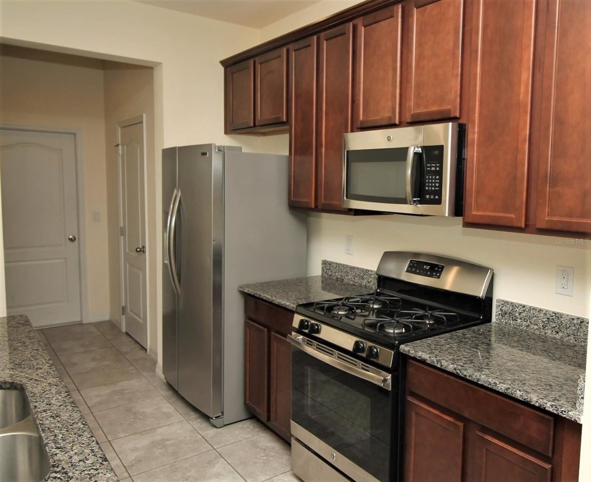1050 Nathan Ridge Rd - Photo 3 of 43