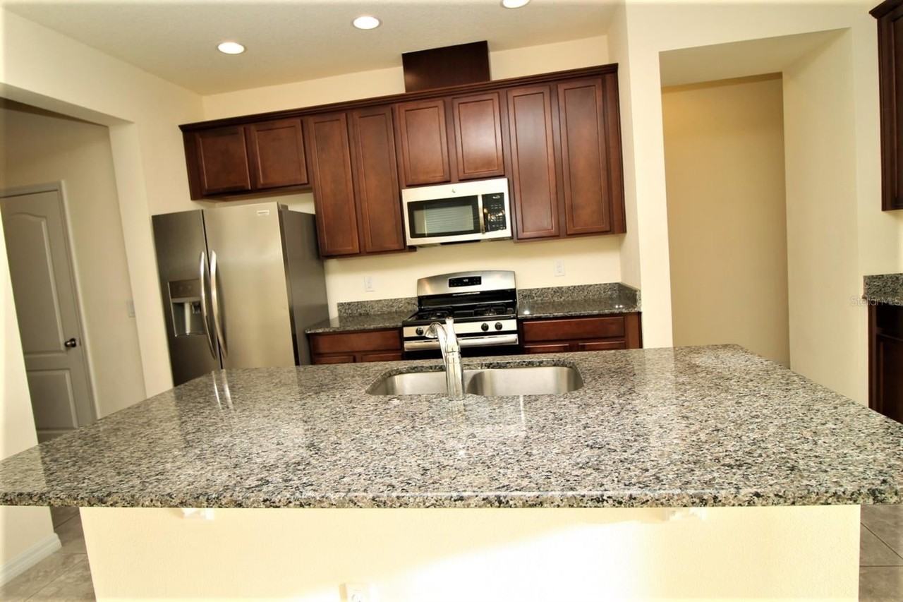 1050 Nathan Ridge Rd - Photo 4 of 43