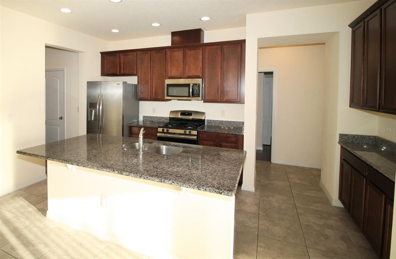 1050 Nathan Ridge Rd - Photo 5 of 43
