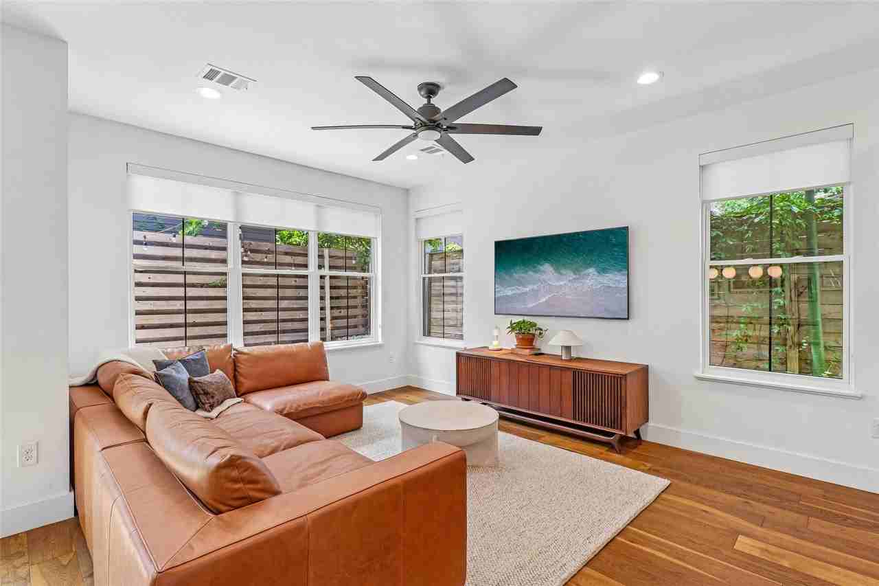 1706 Perez St - Photo 5 of 36