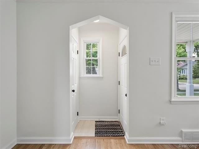 1027 S Wilson Ave - Photo 3 of 34