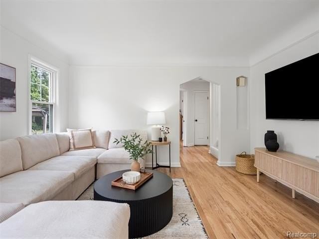 1027 S Wilson Ave - Photo 7 of 34