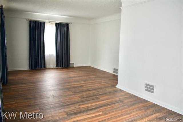 619 N Elizabeth St - Photo 3 of 16