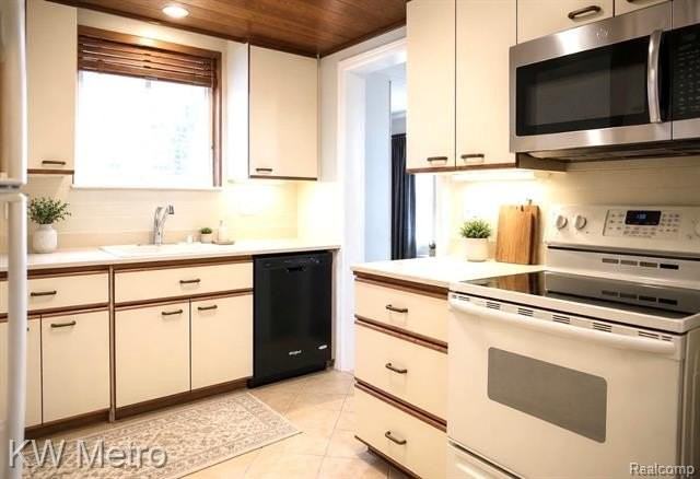 619 N Elizabeth St - Photo 4 of 16