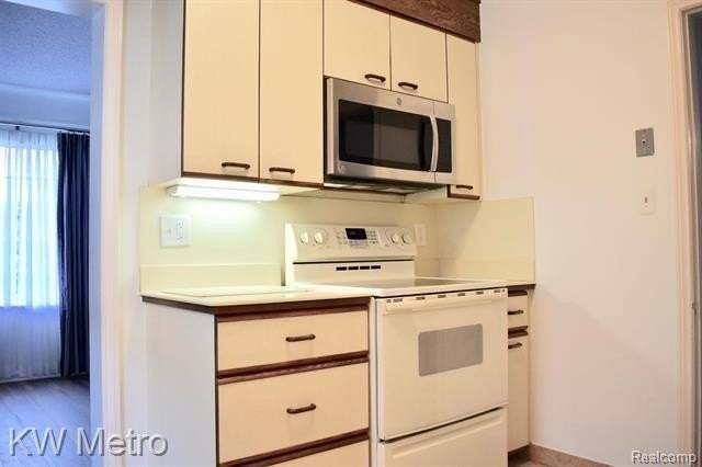 619 N Elizabeth St - Photo 5 of 16