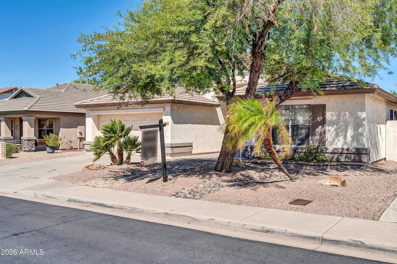 6434 W Kristal Way - Photo 3 of 41