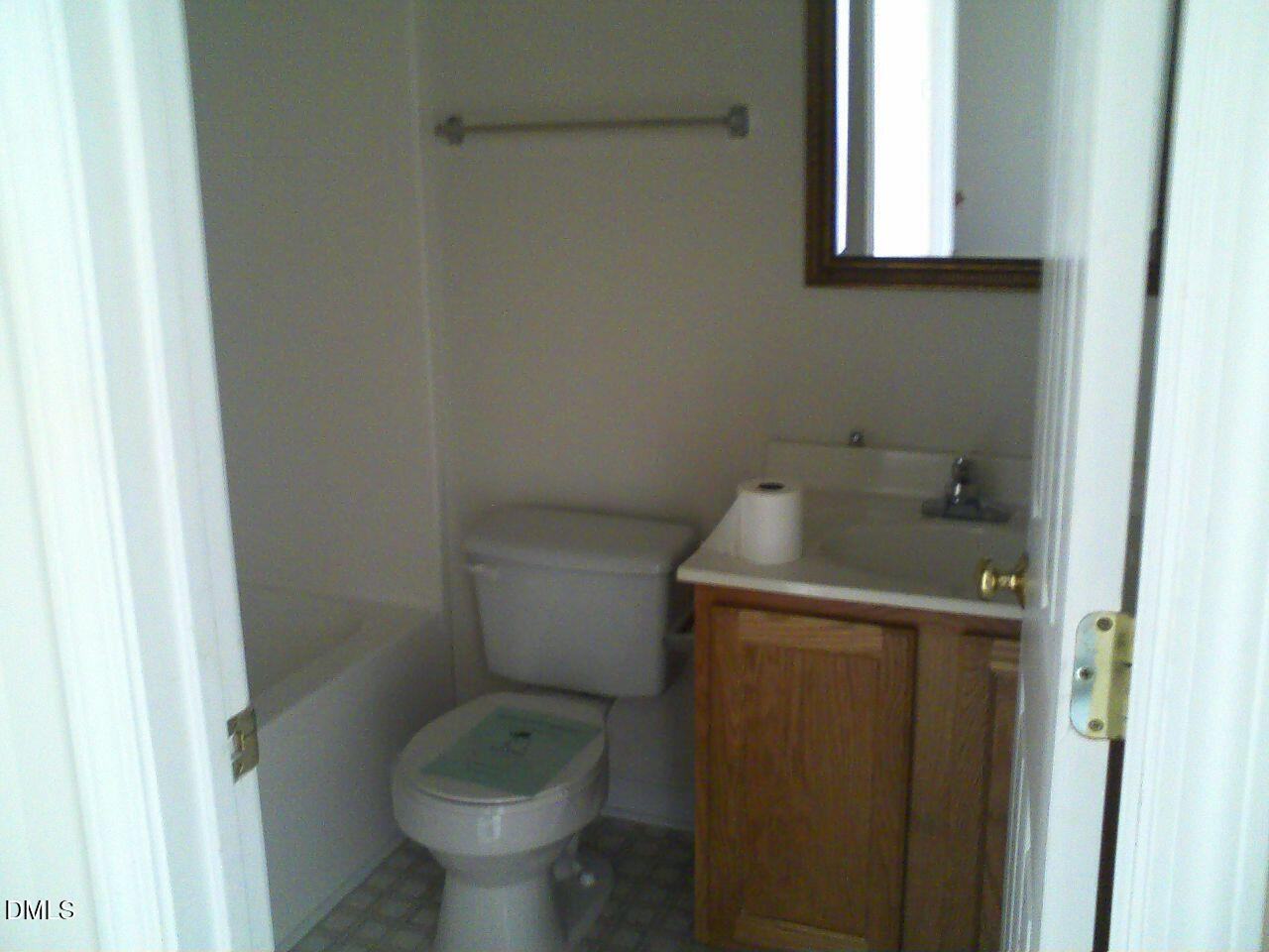 2826 Ashe St - Photo 7 of 10