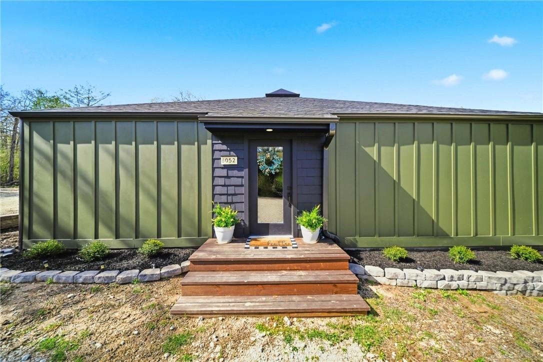 8052 Perry Ln - Photo 4 of 45