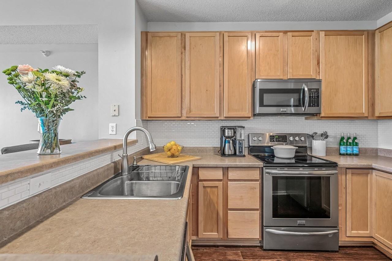 515 N 1st St #405 - Photo 3 of 45