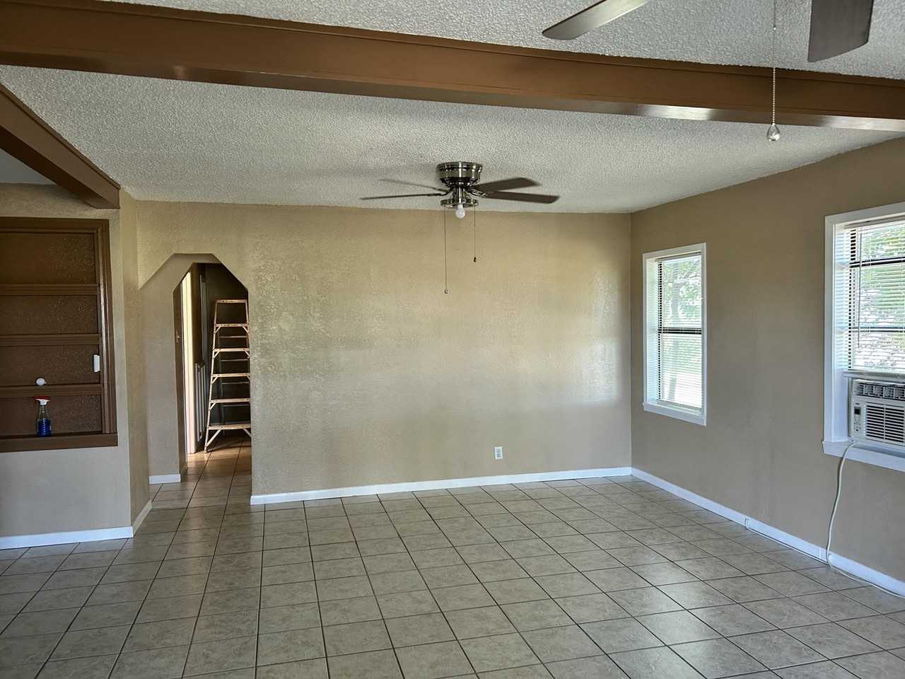 616 Rust St - Photo 2 of 13