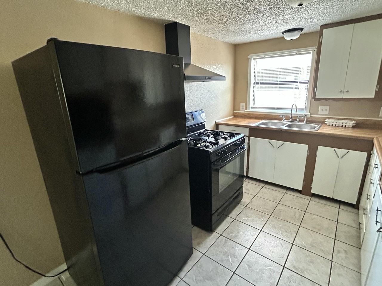 616 Rust St - Photo 5 of 13