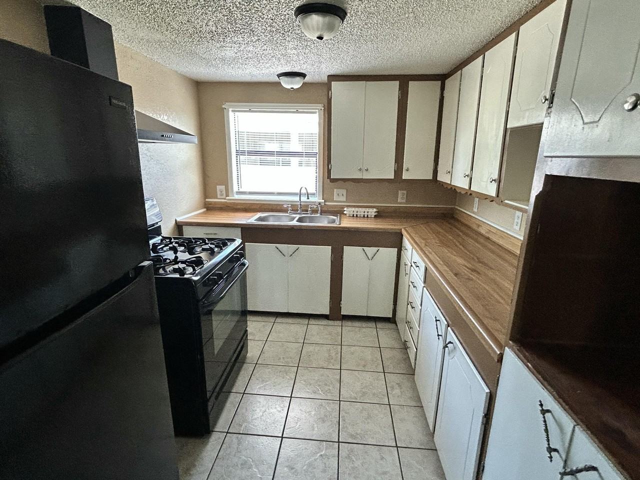 616 Rust St - Photo 6 of 13
