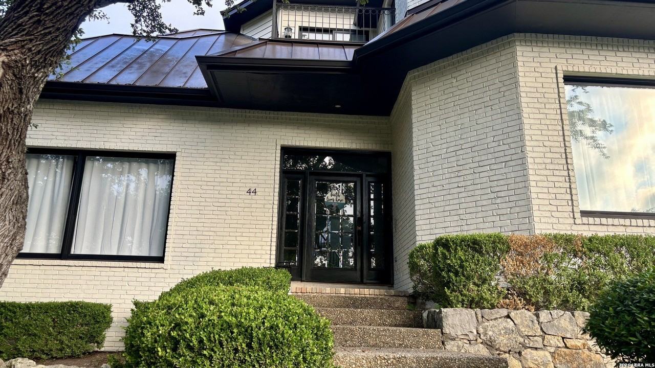 44 Stratton Ln - Photo 2 of 15