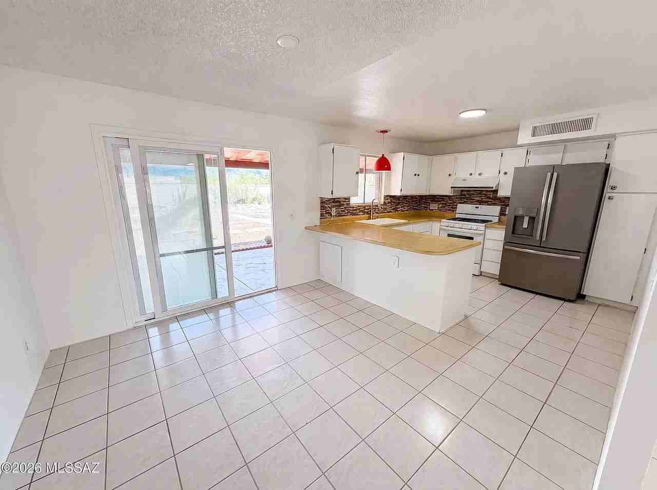 7949 East Manitoba Place - Photo 3 of 9