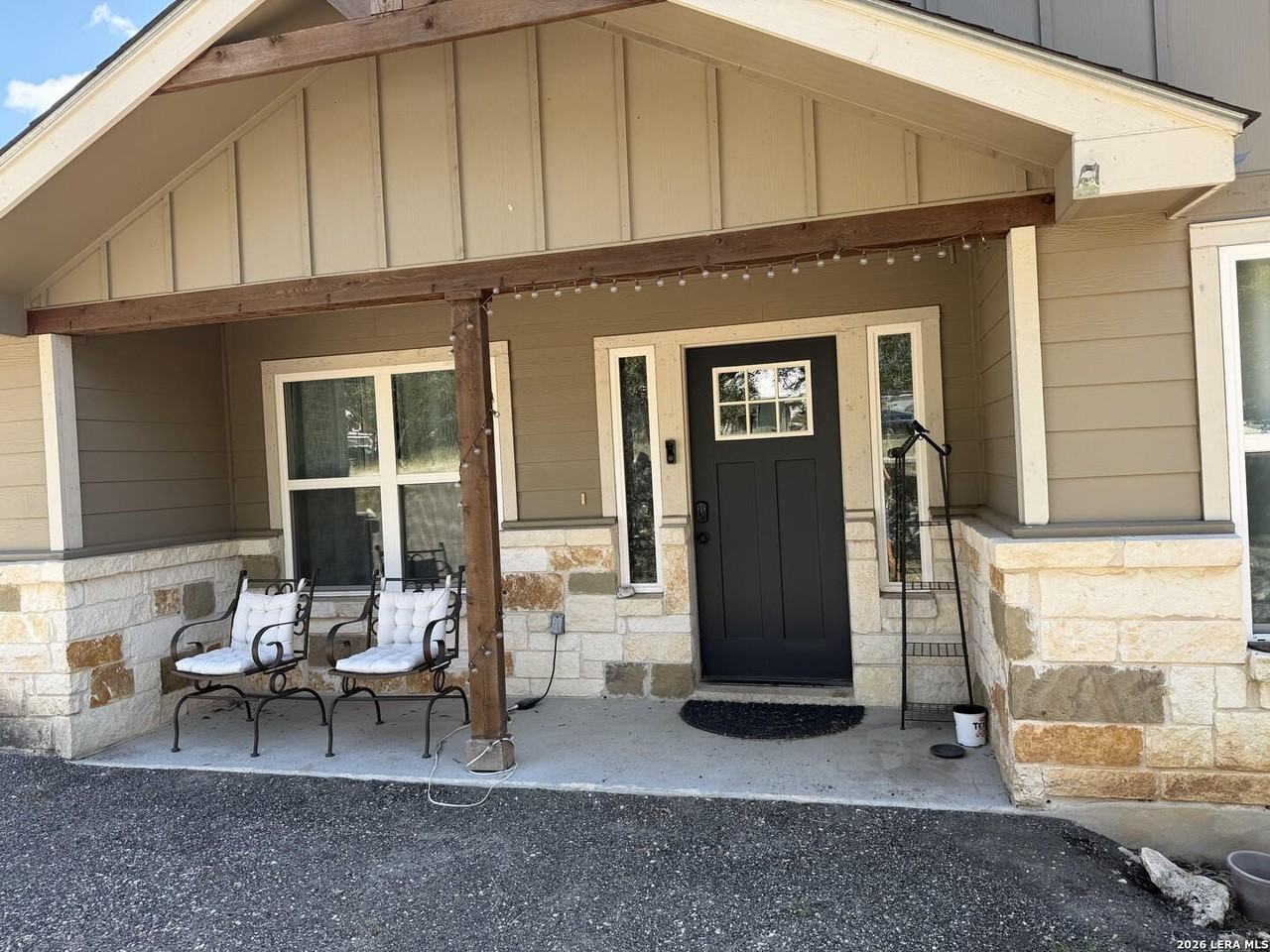 1518 Bob White Dr - Photo 3 of 24