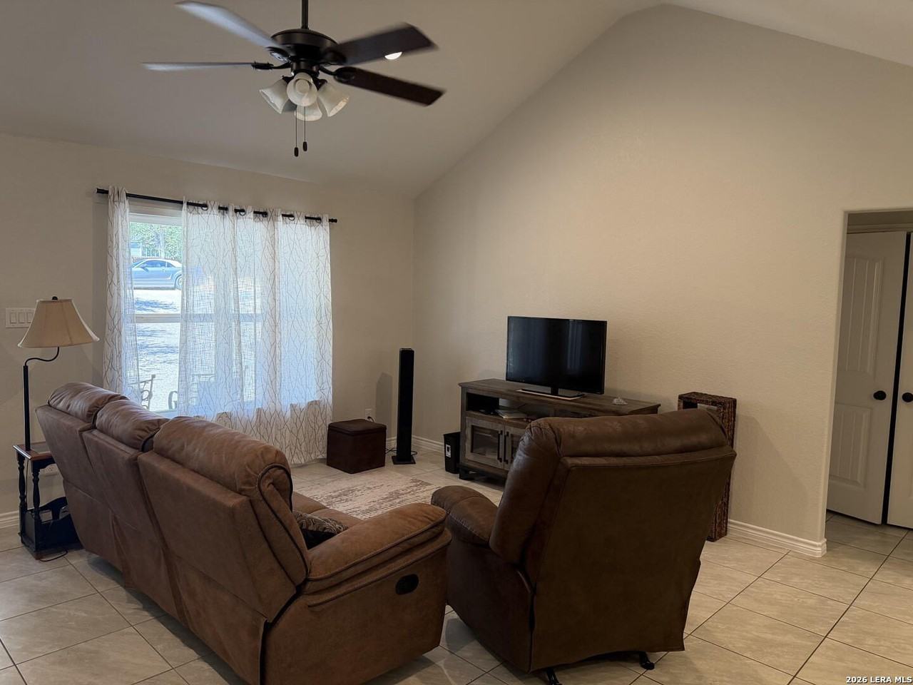 1518 Bob White Dr - Photo 5 of 24