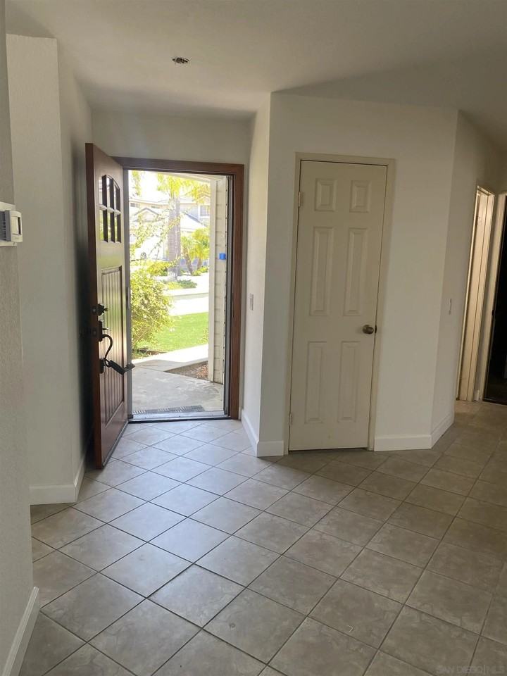 10754 Glendover Ln - Photo 4 of 50
