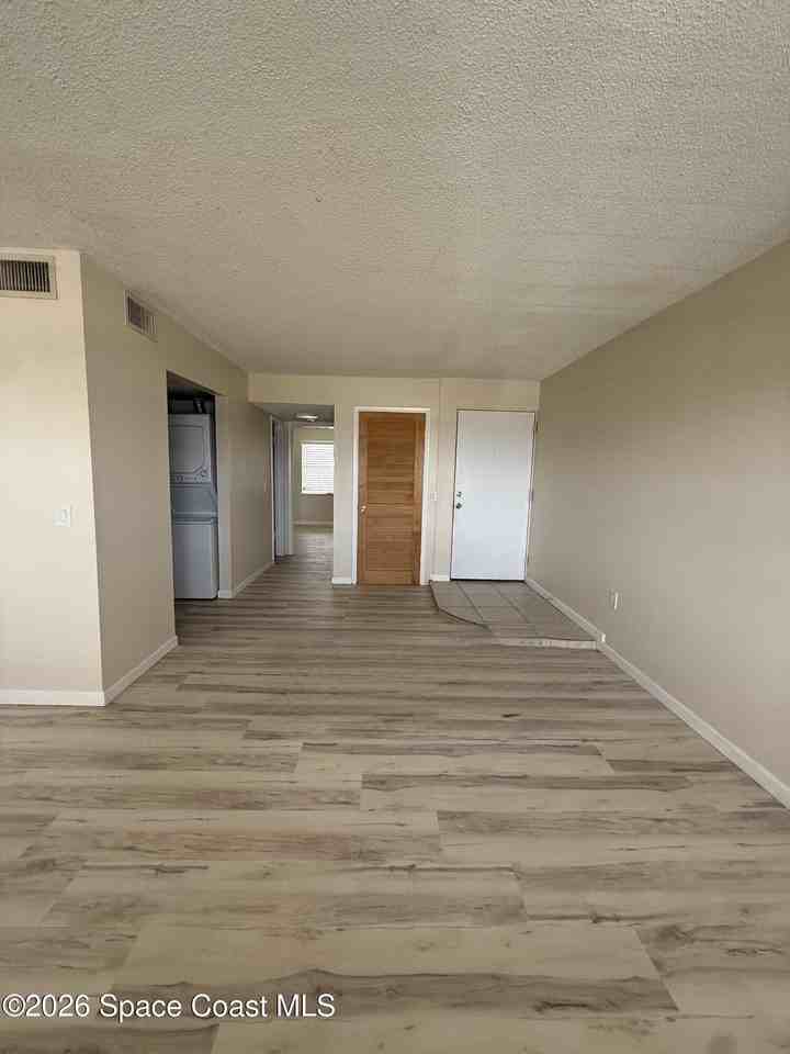 837 Hickory St #4 - Photo 5 of 11