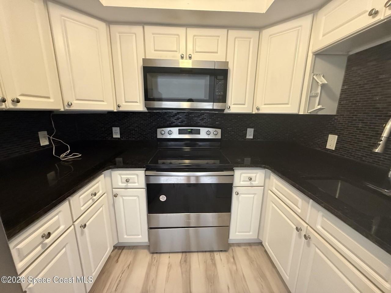 837 Hickory St #4 - Photo 6 of 11