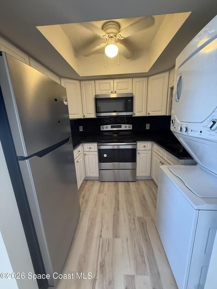 837 Hickory St #4 - Photo 7 of 11
