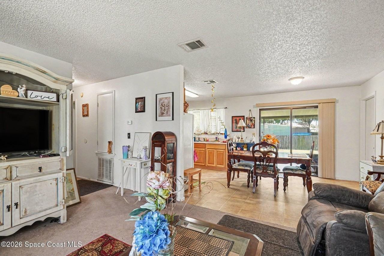 598 Black Horse St Se - Photo 5 of 15