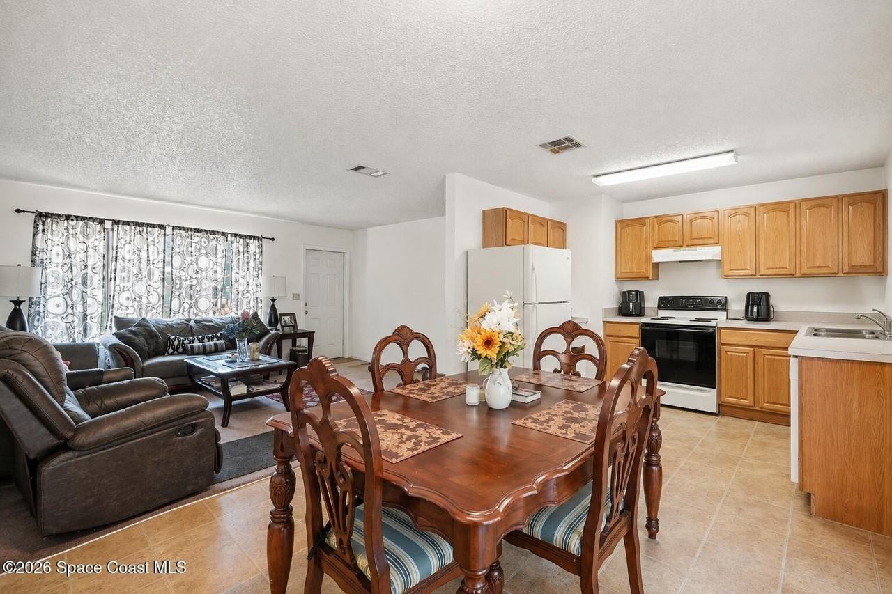 598 Black Horse St Se - Photo 6 of 15