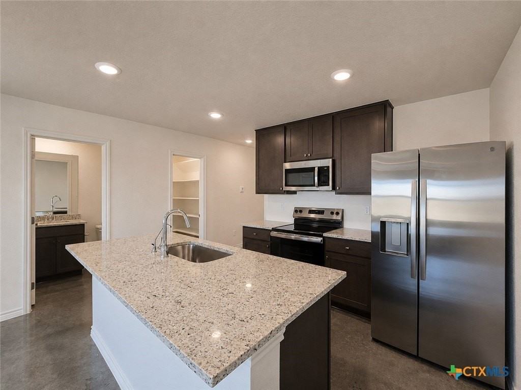 3809 American Elm Dr #B - Photo 6 of 27