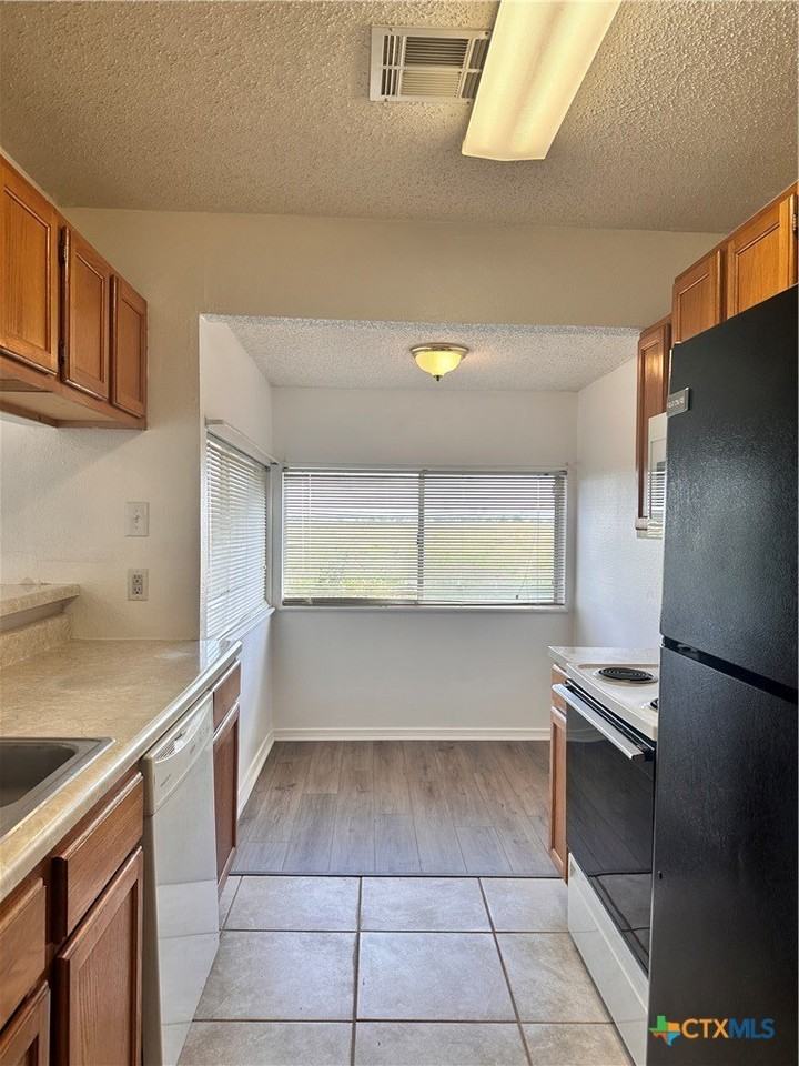 156 Stockmen Ln - Photo 4 of 17