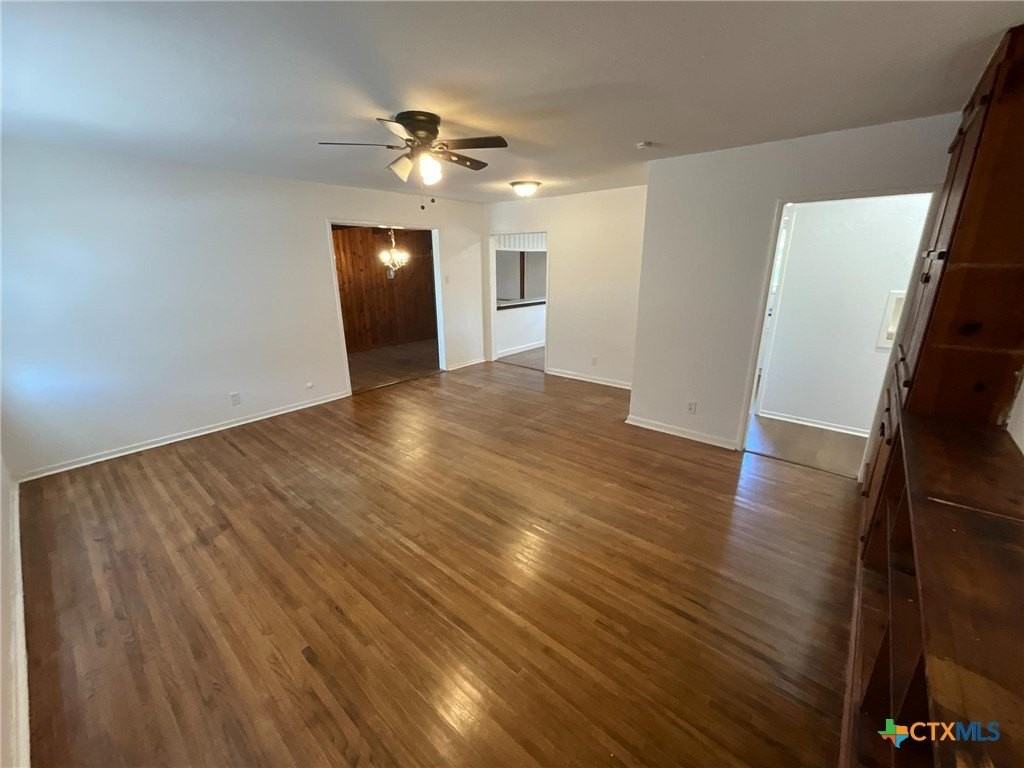 1004 Lawndale Ave - Photo 3 of 24