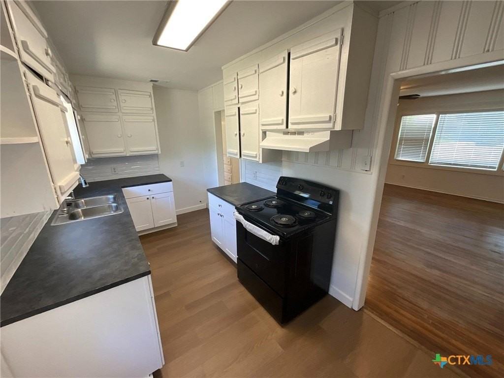 1004 Lawndale Ave - Photo 4 of 24