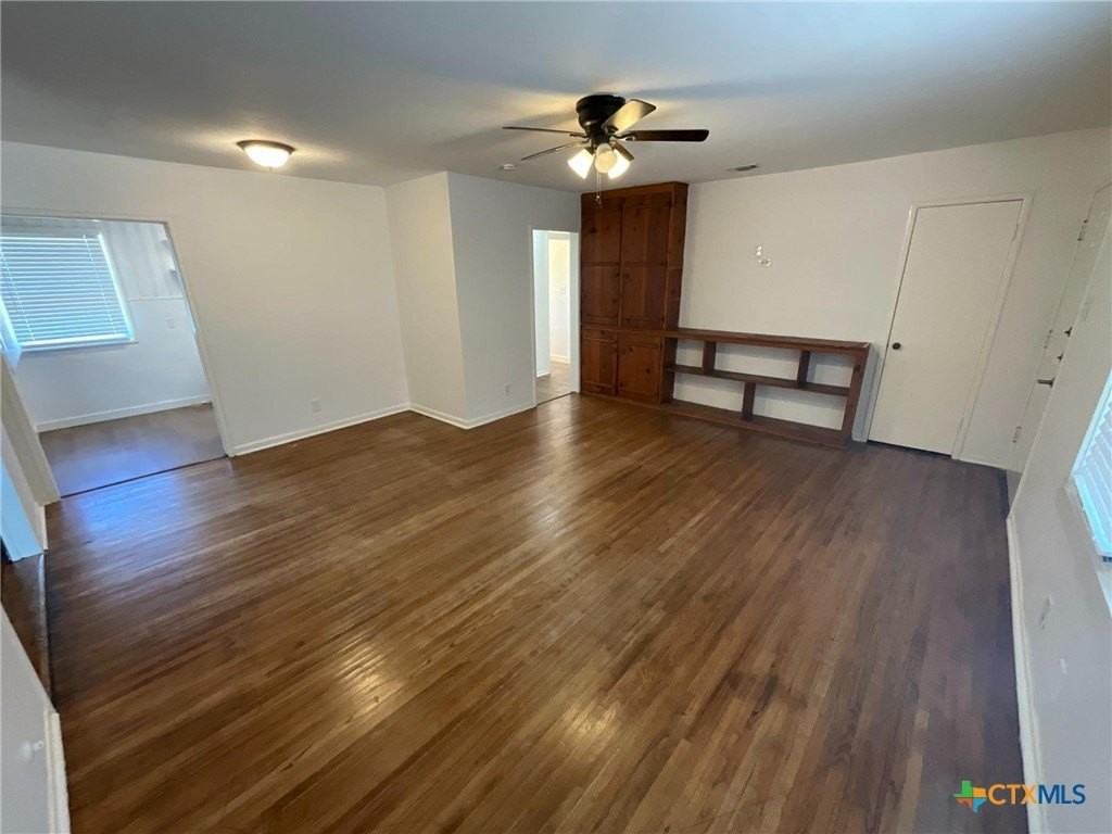 1004 Lawndale Ave - Photo 5 of 24