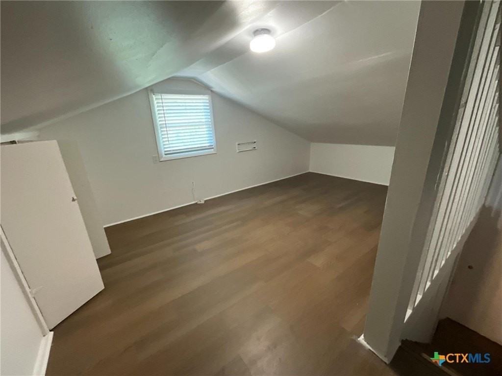1004 Lawndale Ave - Photo 7 of 24