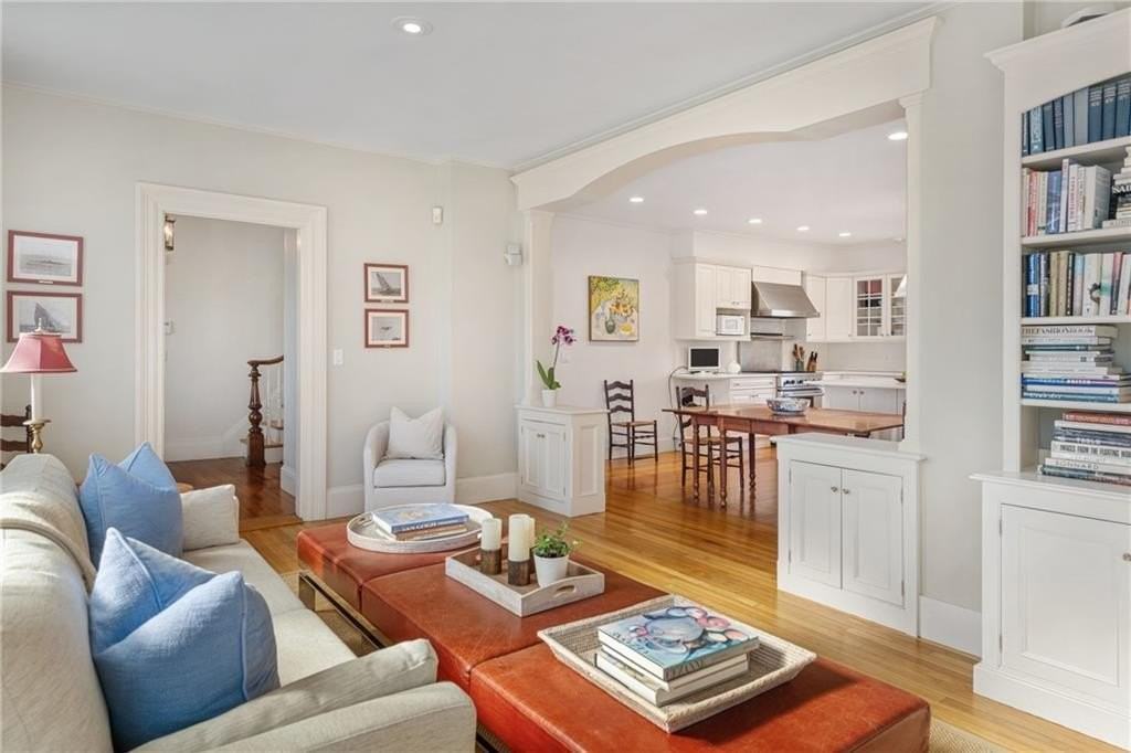 100 Coggeshall Ave - Photo 4 of 38