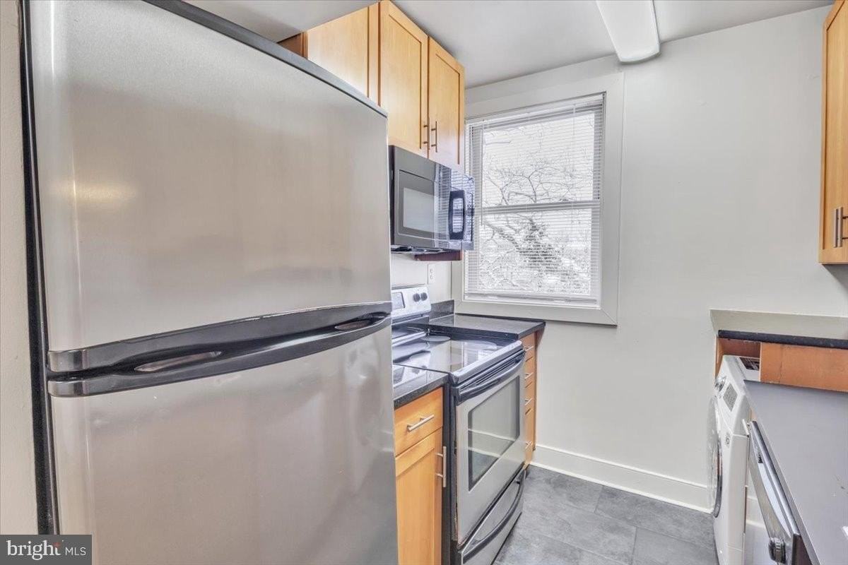 2850 Hartford St Se #303 - Photo 3 of 14