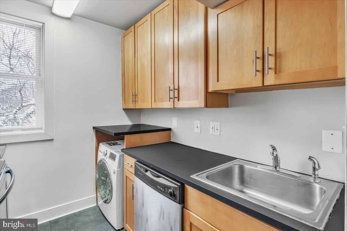 2850 Hartford St Se #303 - Photo 4 of 14
