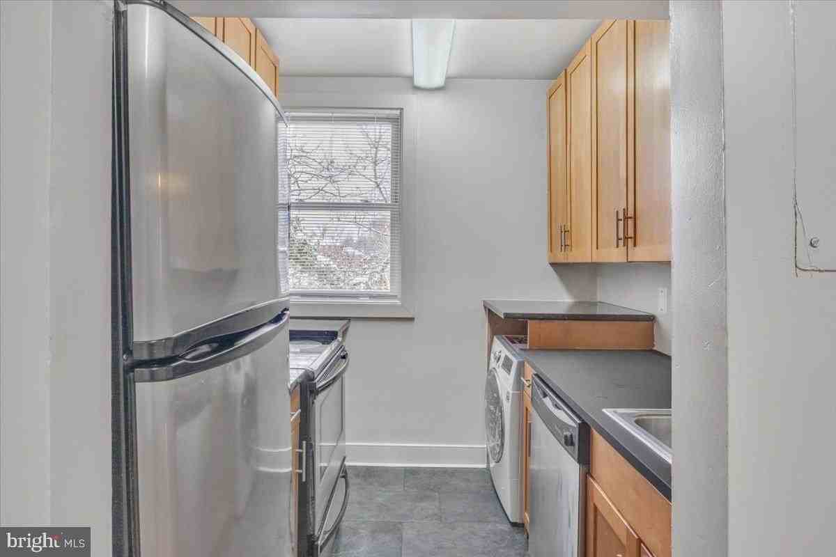 2850 Hartford St Se #303 - Photo 5 of 14