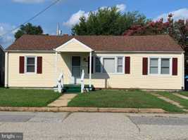 featured image of 216 N High St
