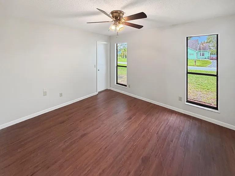 2305 Southwest Fern Circle - Photo 5 of 9
