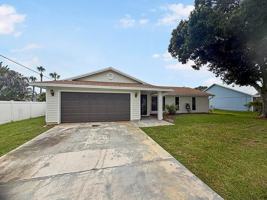featured image of 2305 Southwest Fern Circle