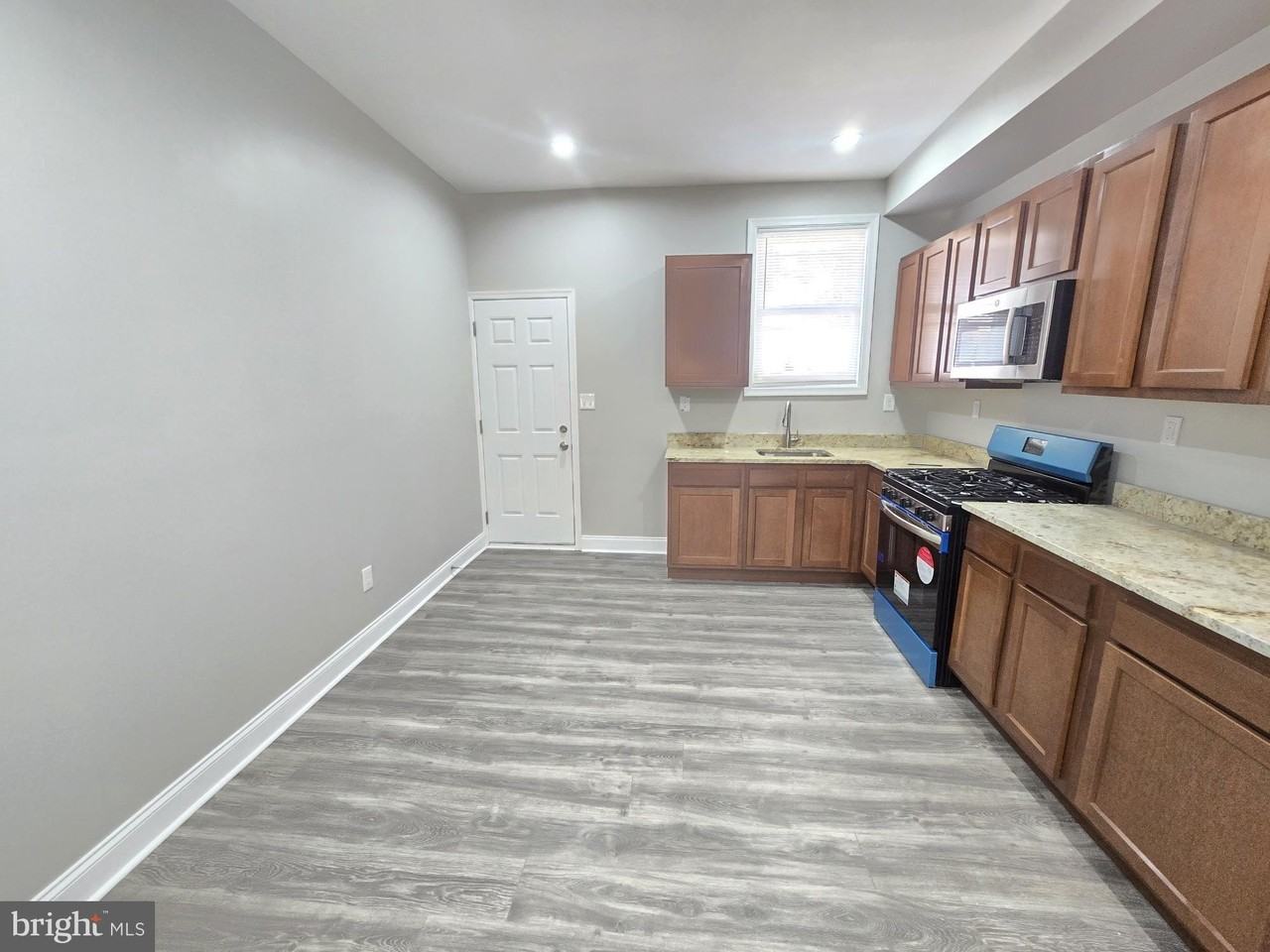 336 Whitridge Ave - Photo 7 of 25