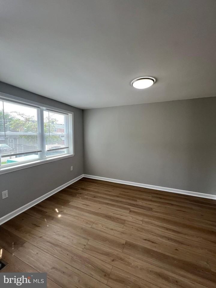 7817 Saint Boniface Ln - Photo 5 of 22