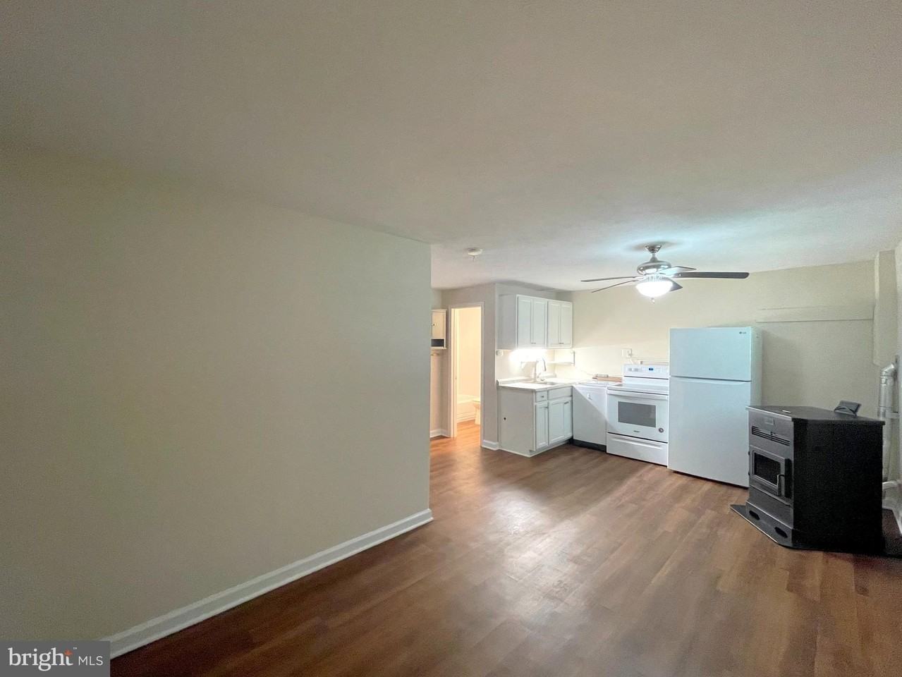 407 Clubhouse Dr - Photo 3 of 13