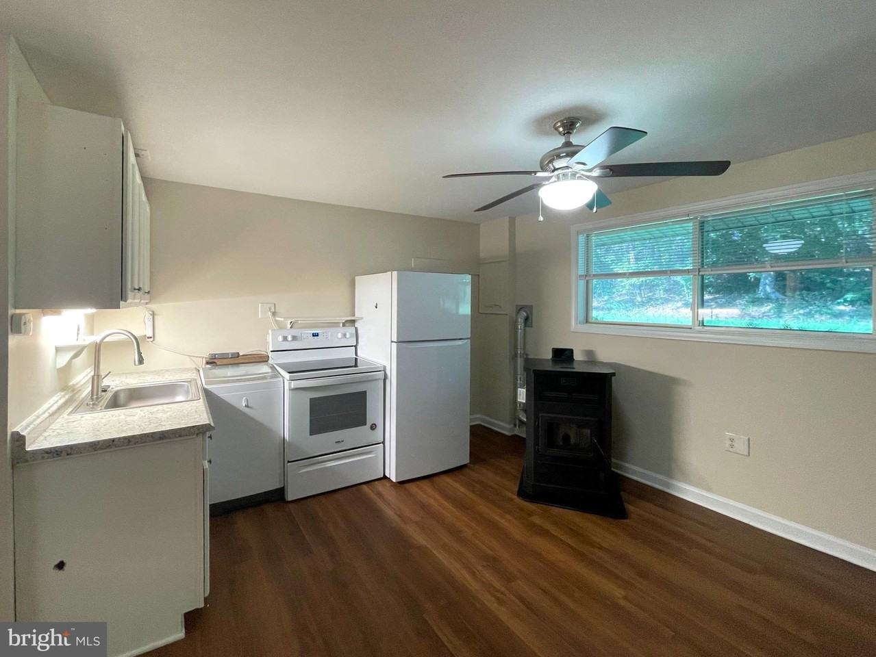 407 Clubhouse Dr - Photo 4 of 13