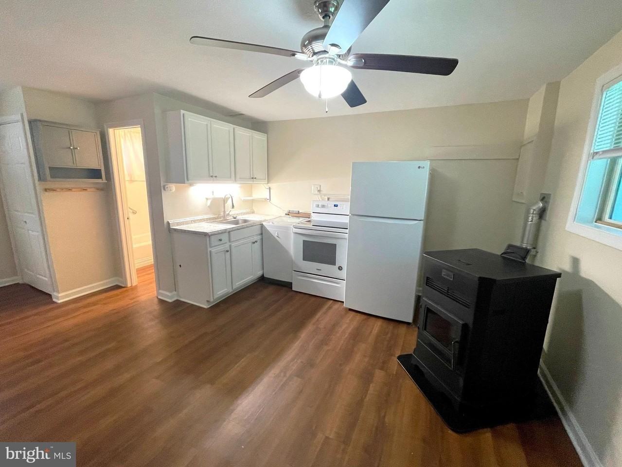 407 Clubhouse Dr - Photo 5 of 13
