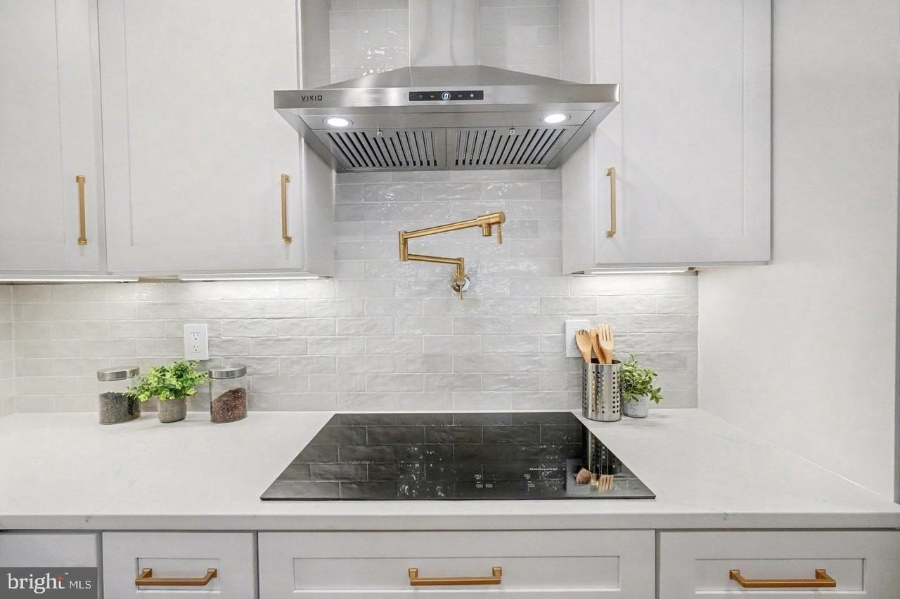 4 Poplar Grove Ave - Photo 6 of 50