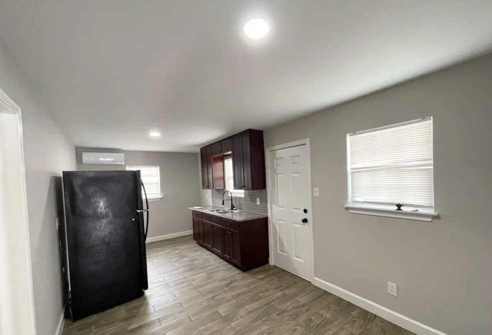 2104 Hadley St #2104 - Photo 2 of 8